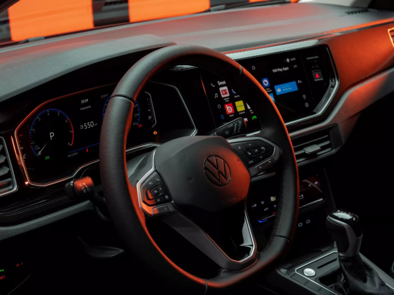 Volante multifuncional: toda tecnologia Volkswagen na palma da sua mão